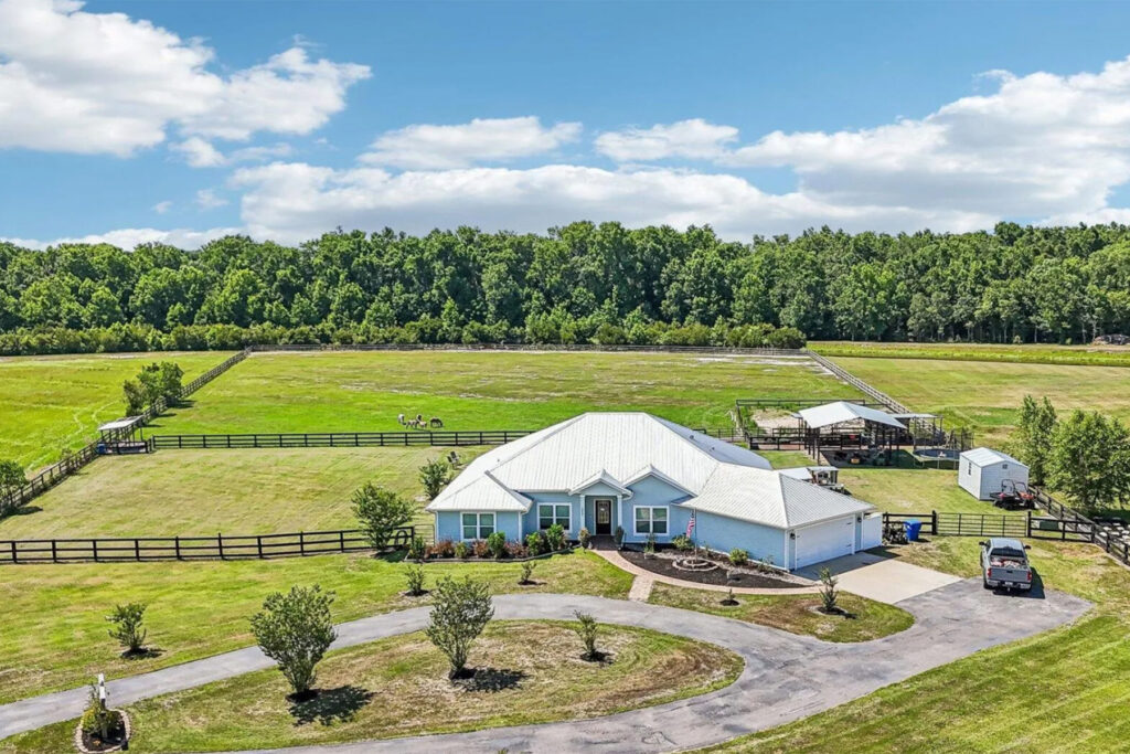 Picture of home for sale in Florida.