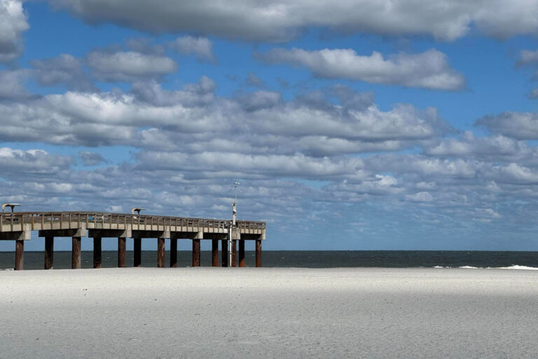 Picture of a Florida fishing pier.