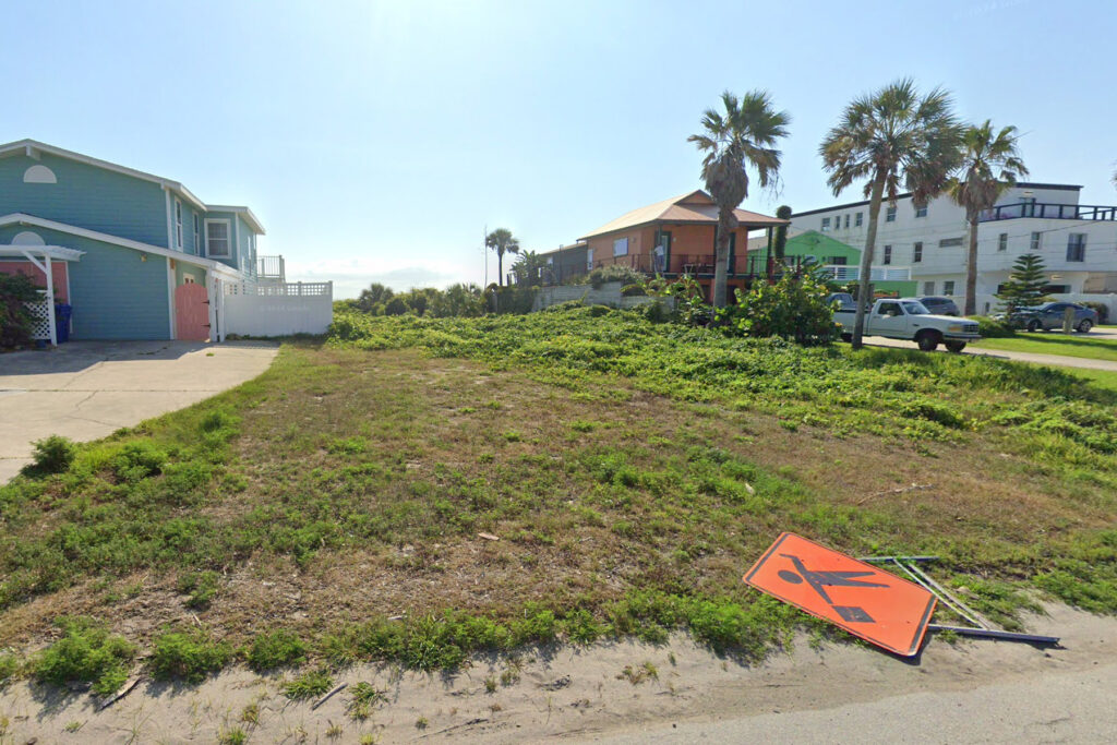 Photo of an empty lot in Vilano Beach.