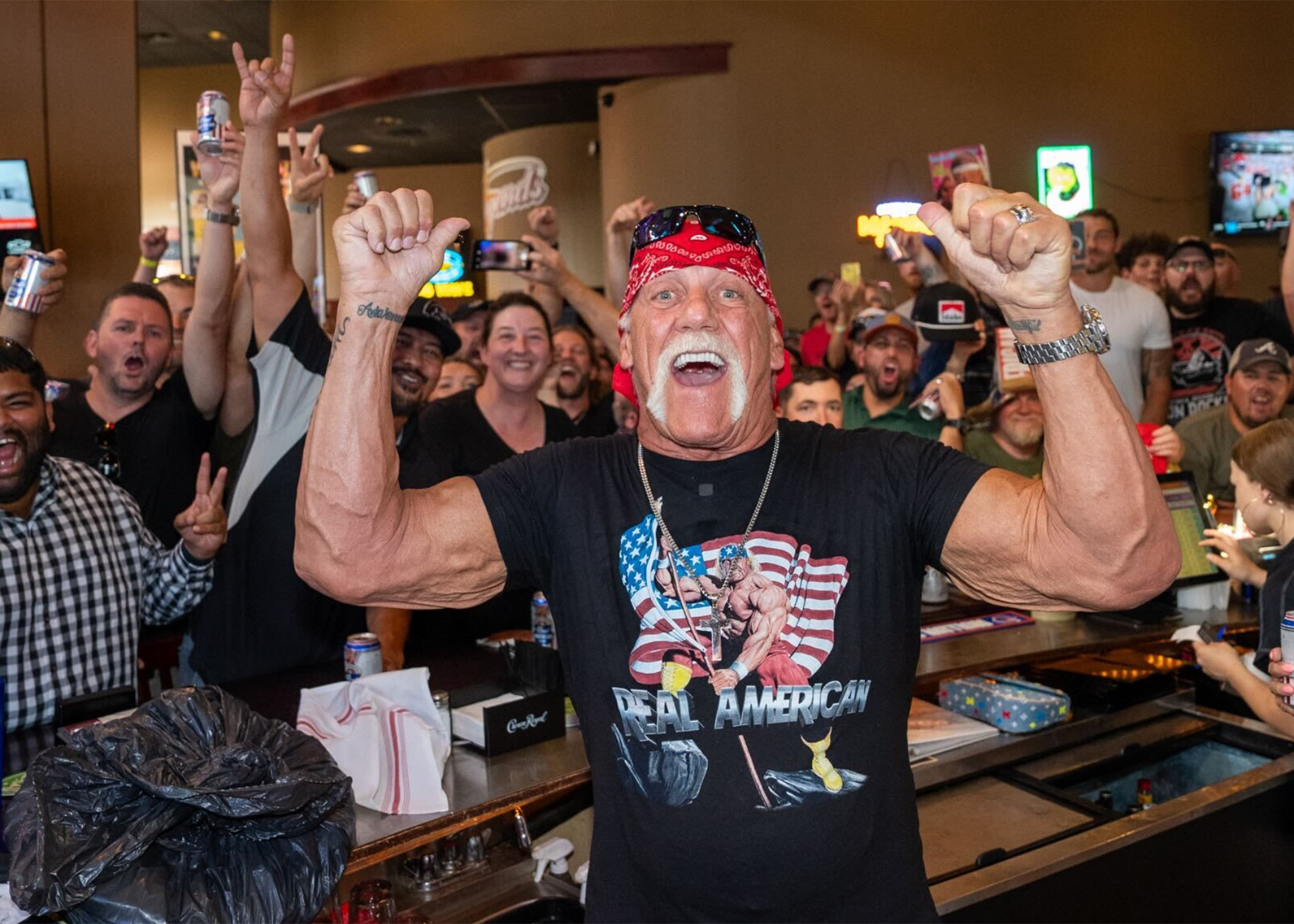 Picture of Hulk Hogan at a bar.