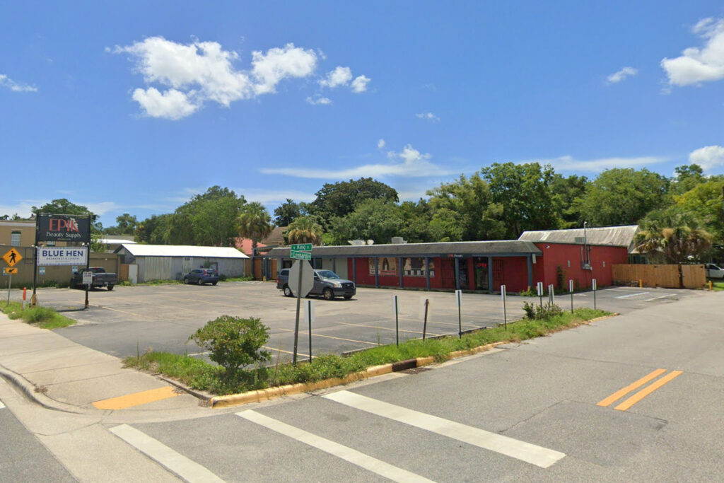 Commercial street in Florida.