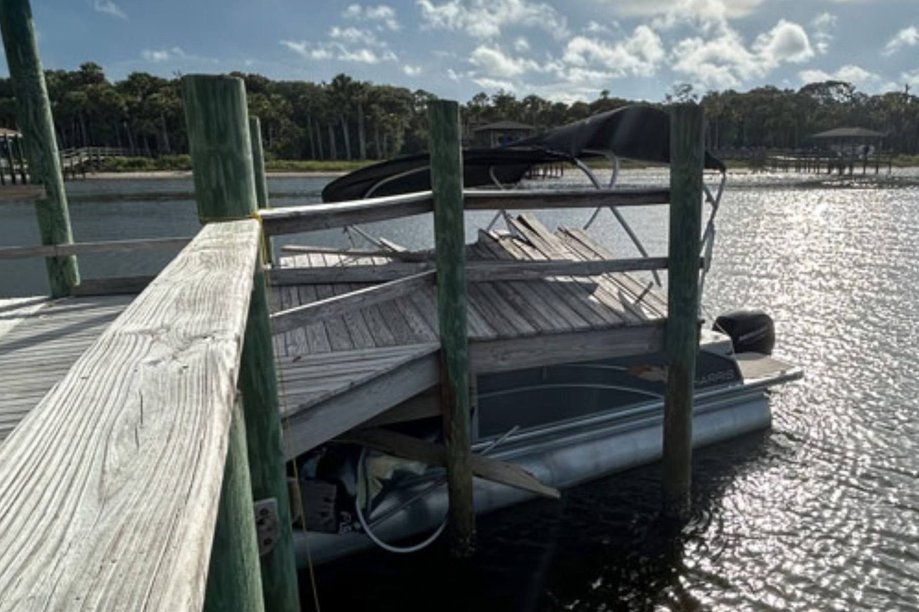 boat crash into dock